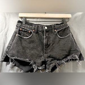 Abercrombie The Mom Short High Rise Size 25/0